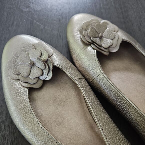 LL Bean Tan Metallic Leather Slingback Flats Women’s 9.5 Floral - Picture 5 of 7